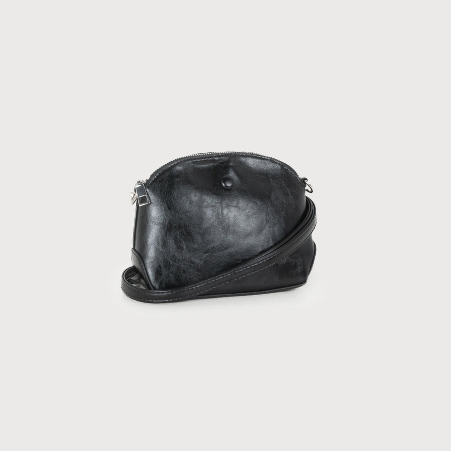 small domed crossbody bag.adj & removable strap. inside pockets.zipper closer.imitation leather 7105-BLK