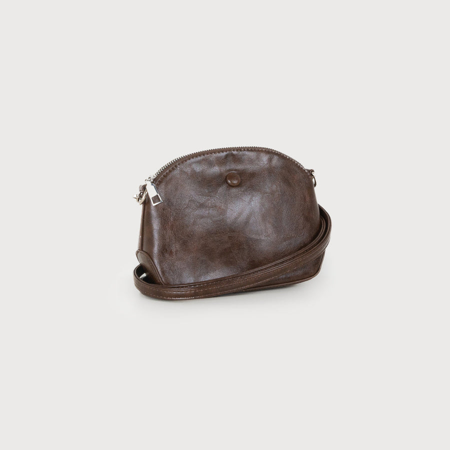 small domed crossbody bag.adj & removable strap. inside pockets.zipper closer.imitation leather 7105-BRN